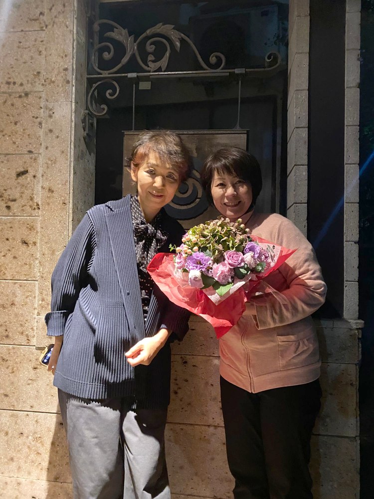 お花も小嶋さんご自身がアレンジしてくださったものです